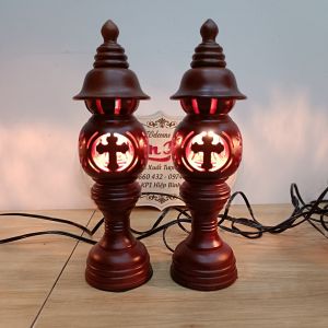 Đèn thờ gỗ điêu khắc hình thánh giá trong lồng đèn hoa văn (1 cặp 2 cây) cao 24cm hoặc 35cm -  đèn thờ gỗ công giáo