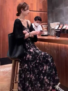 Elegant plus Size Floral Print Halter Dress Womens Base Layer Skirt Comfortable Fit V-Neck Sleeveless Midi Dress for All Seasons