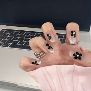 เล็บปลอมยาว 24 ชิ้นสั้นเล็บปลอมทองเงาหัวใจเล็บปลอม DD286