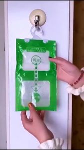 Túi Hút Ẩm Dành Cho Tủ Quần Áo Hoặc Phòng Kín Mùa Ẩm Ướt Có Móc Treo Tiện lợi