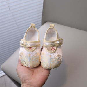 Anti-Slip Handmade Cloth Shoes for Baby Girls Walking Stage Spring Autumn Low Top Easy to Wear Magic Tape Chinese Style Shoes