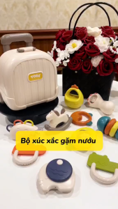 Đồ Chơi Gặm Nướu Cho Bé Xúc Xắc - Gặm Nướu 10 Món Kèm Vali Có Bánh Xe Kéo Siêu Đáng Yêu Đồ Chơi Cho Trẻ Sơ Sinh