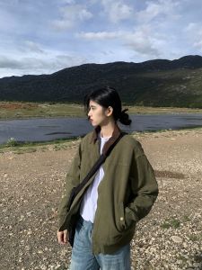 เสื้อแจ็คเก็ตคอปกพับหลวมๆ สไตล์ย้อนยุคสไตล์อเมริกันสำหรับฤดูใบไม้ร่วง เสื้อผ้าทำงานแบบสองสีสำหรับคู่รัก เสื้อผ้าทำงานแบบลำลอง