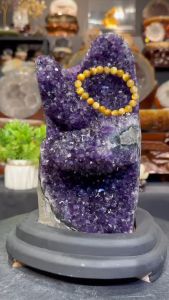 high grade amethyst foc custom wood base  💯天然巴西高等紫晶镇 紫度深美👍 全绿幽灵包边👍 两根大爆花紫晶柱特美 🆓附送: 特制实木底座  紫晶高: 24cm  宽: 11x13cm  净重: 4kg 含底座高: 27.5cm  底座宽: 18x17cm  总重: 4.35kg