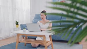 MÁY MASSAGE CỔ VAI GÁY CÓ SƯỞI ẤM REMOTE ĐIỀU KHIỂN ADALWEN SCHÖNHEITSSALON công nghệ ĐỨC - Phụ Kiện Thuận Lợi