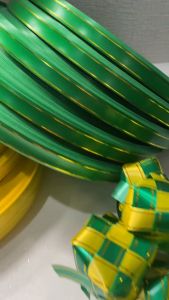 Pita Kado Jepang List Emas Plastik Hampers Kado Lebaran 2024 Per 10 Meter Hijau Kuning 3/4 Inch/ 2cm Ketupat