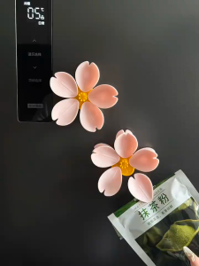 Sakura Magnetic Clip Creative Kitchen Gadget Multifunctional Snack Sealer Food Storage Unique Petal Clip Cute Home Fridge Magnet