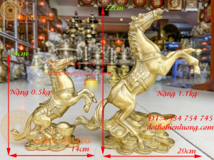 Tượng ngựa bằng đồng hí bệ vàng phong thủy 2 cỡ: Cao 14cm và 22cm