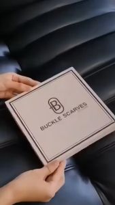 KERUDUNG BUCKLE SCARVES BOX/JILBAB SEGI EMPAT DIGITAL BOX 110X110