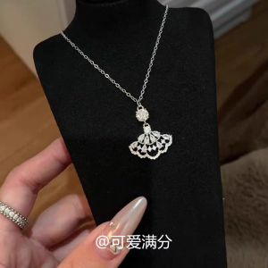 สร้อยคอแบบเจาะลูกปัดประดับเพชรสำหรับผู้หญิง สร้อยคอแบบหัวเข็มขัดแบบโปร่ง ชุบเงิน ทองแดงผสมสัมผัสหรูหรา เครื่องประดับแฟชั่น