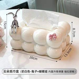 棉花糖纸巾盒 (1个)  Marshmallow Tissue Box#奶乎乎的配色😍，无论放在哪里，都是居家的一道风景线✨。不仅外观好看。内里更是有弹簧设计#即使抽到最后几张也不会卡纸。#美观又实用。