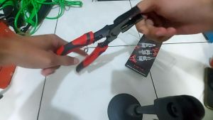 YUKIDO Tang Kombinasi 9\" Merah Premium / Combination Plier 9\" PVC AB88-1HD