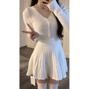 Váy Ngắn Xếp Ly Cổ Chữ V Màu Trắng Cho Nữ Mùa Thu Đông Váy Len Bó Sát Váy Ngắn Xếp Ly Cao Eo Cho Nữ