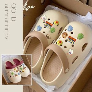 NDDshop ห้ามพลาด รองเท้าแตะแฟชั่นคุณผู้หญิง งานหัวตัวโตสุดฮิตมากับทรงใหม่เรียบร้อยดูดีใส่ง่ายใส่ได้ทุกอายุ วัสดุยางนิ่มใส่สบาย มีตัวติดการ์ตูนแถมให้ด้วยแล้ว