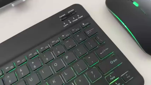 แป้นพิมพ์บลูทูธ RGB ใสคริสตัลพร้อมแป้นพิมพ์สากลไร้สายทัชแพด แป้นพิมพ์