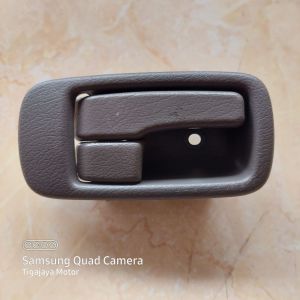 handel hendel handle dalam pintu mobil isuzu panther kanan warna abu abu grey