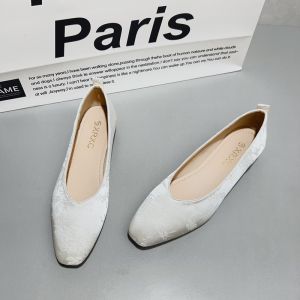 Retro Chinese Style Flat Bottom Single Shoes Womens New 2025 Soft Satin Embroidered Grandmother Shoes Thick Heel Shoes