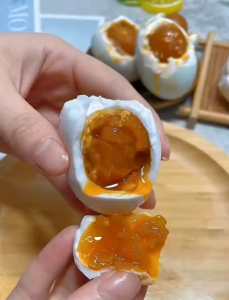 Telur Asin Masir Berminyak Sudah Matang Ukuran Besar Siap Santap Isi 10 Butir