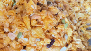 คอนเฟลกคาราเมล ธัญพืช เครื่องแน่น หอมเนยและน้ำผึ้ง กรอบอร่อย (เนยสดแท้) ขนาด 100 กรัม