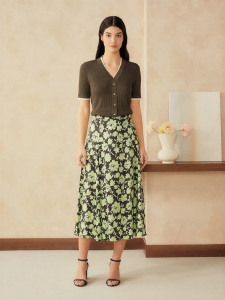 Elegant Contrast Color V-Neck Acetate Blended Wool Knit Top