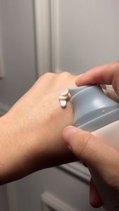 SKIN1004 Madagascar Centella Hyalu-Cica Water-Fit Sun Serum Sunscreen SPF50/PA++++ [BPOM+ORI]