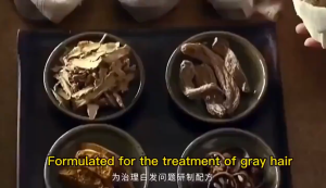 Original Shampo Penghitam Shampo Penghilang Uban Rambut Black Hair Shampoo Uban Menjadi Hitam Permanen Sampo Penghilang Uban Shampoo Uban Menjadi Hitam Black Herbal Natural Polygonum Multiflorum Hair Blackening / Vitamin Rambut