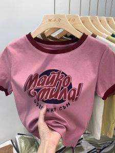 เสื้อยืดคอกลมแขนสั้นฤดูร้อนสำหรับผู้หญิง ทรงเข้ารูป สไตล์อเมริกันย้อนยุค เสื้อแขนสั้นทรงเข้ารูป สีบล็อก ดีไซน์ทันสมัย