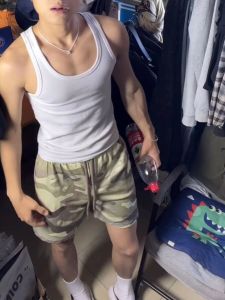 กางเกงขาสั้นผ้าตาข่ายลายพรางสไตล์อเมริกันสำหรับผู้ชาย กางเกงขาสั้นเทรนด์ฤดูร้อน ทรงหลวม ลำลอง สำหรับออกกำลังกายและฝึกซ้อม