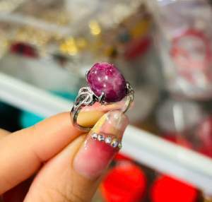 Nhẫn mặt đá Ruby nam phi phong thuỷ tài lộc