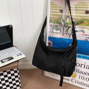 Casual Large Capacity Womens Crossbody Bag Single Shoulder Bag for Class Sports Commuting Trendy Bucket Bag Leisure Workwear