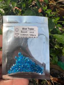 บลูโท แพซ กะรัต (CZ CUBIC ZIRCONIA BLUE TOPAZ) สีบลูโท แพซ พลอย LAB MADE 100%. ราคาเป็น 50 เม็ด. พลอย ขนาด 3.00 MM มิล