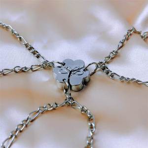 Best Friend Magnetic Bracelet Attraction Symbol of Friendship Four Leaf Clover Versatile Jewelry for Students High Aesthetic Value