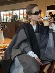 เสื้อคลุมผู้หญิง ผ้าพันคอสีสันสดใส ผ้าโพลีเอสเตอร์ ฤดูใบไม้ร่วง/ฤดูหนาว เสื้อคลุมยาว ผ้าลายสก็อต ผ้าคลุมไหล่ ผ้าคลุมไหล่