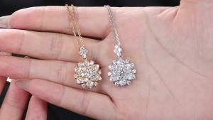 APIR Shiny Moissanite Pendant Necklace for Women Hydrangea Shaped Pendant Chain 925 Sterling Silver Wedding Luxury Jewelry Gift