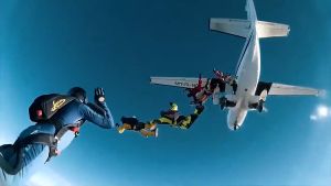 【รับประกัน 5 ปี】กล้องกันน้ำ Camera Sport HD Full HD 4K 60fps กันน้ำได้ลึกถึง 30 เมตร มุมกว้าง 170 ° พร้อมระบบกันสั่มีwifi สนับสนุนภาษาไทย เหมาะสําหรับกีฬาทุกประเภท กล้องโกโปร กล้องติดหมวก กล้องแอ็คชั่นแคม GoPro