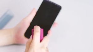 2 In 1 Phone Screen Cleaner Spray Computer Screen Dust Removal Microfiber Cloth Set Cleaning Tool