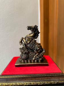 ม้ามงคล เสริมดวง เสริมฮวงจุ้ย เหล็กน้ำพี้ ประติมากรรม ของขวัญ ความมั่งคั่ง รุ่งเรือง