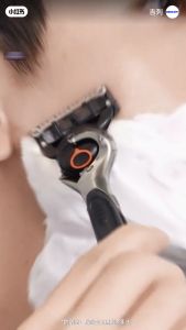 Vỉ  8 Lưỡi Dao Cạo Râu Gillette Fusion ProGlide 5+1 - Nhật Bản