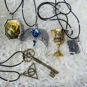 Necklaces 6pcs Set Cup Eagle Teeth Diary Goblin Bank Key Death Pendant Props Halloween Cosplay Accessories Christmas Gift