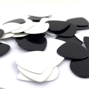 ปิ๊กกีตาร์ 5 ชิ้น ปิ๊กกีต้าร์ทรง Jazz III เนื้อ Celluloid ปิกกีตาร์ ขนาด 1.0 mm.