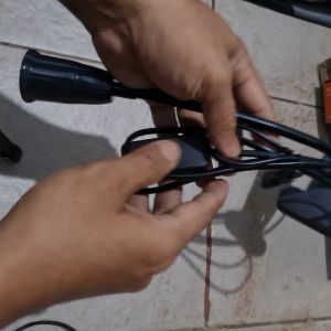 G12 Original Rumah Lampu Belajar Jepit Fitting Lampu Belajar Jepit Fleksibel Clamp Led Light Power T\\n\\n Apa Itu Rumah Lampu Belajar Jepit?\\n\\n Pengertian dan Fungsi\\n\\nRumah lampu belajar jepit adalah perangkat pencahayaan portabel yang dirancang khusus untuk membantu pengguna dalam belajar atau bekerja di tempat-tempat yang memerlukan pencahayaan tambahan. Lampu belajar jepit fleksibel memiliki desain yang praktis dan dapat dipasang pada berbagai permukaan, seperti meja, buku, atau benda lainnya.\\n\\n Keunggulan Rumah Lampu Belajar Jepit\\n\\nLampu belajar jepit memiliki beberapa keunggulan dibandingkan lampu biasa, seperti:\\n\\n- Desain yang praktis dan fleksibel\\n- Dapat dipasang di berbagai permukaan\\n- Pencahayaan yang dapat disesuaikan\\n- Hemat energi dan ramah lingkungan\\n\\n Mengapa Memilih Lampu Belajar Jepit Fleksibel?\\n\\n Desain & Fungsi\\n\\nLampu belajar jepit fleksibel dirancang dengan desain ergonomis yang memudahkan pengguna untuk mengatur posisi pencahayaan sesuai kebutuhan. Fitur ini sangat berguna bagi siswa atau pekerja yang membutuhkan pencahayaan tambahan dalam menjalankan aktivitas belajar atau kerja mereka.\\n\\n Manfaat Lampu Belajar Jepit Fleksibel\\n\\nBeberapa manfaat menggunakan lampu belajar jepit fleksibel meliputi:\\n\\n- Meningkatkan kenyamanan saat belajar atau bekerja\\n- Membantu mengurangi ketegangan mata\\n- Meningkatkan produktivitas dan efisiensi\\n- Hemat energi dan ramah lingkungan\\n\\n Cara Menggunakan Clamp LED Light Power T\\n\\n Pengaturan dan Penggunaan\\n\\nUntuk menggunakan lampu belajar jepit, ikuti langkah-langkah berikut:\\n\\n1. Pasang lampu belajar jepit pada permukaan yang diinginkan\\n2. Atur posisi pencahayaan sesuai kebutuhan\\n3. Nyalakan lampu belajar jepit dengan tombol pengontrol\\n\\n Tips dan Trik\\n\\nBerikut adalah beberapa tips dan trik untuk menggunakan lampu belajar jepit secara optimal:\\n\\n- Pilih posisi pencahayaan yang tepat untuk menghindari bayangan atau silau\\n- Gunakan fitur pengaturan cahaya untuk menyesuaikan intensitas pencahayaan\\n- Jaga lampu belajar jepit agar tetap bersih dan terawat\\n\\n Fitur Lampu Belajar Jepit\\n\\n Kualitas Cahaya\\n\\nLampu belajar jepit dilengkapi dengan teknologi LED yang memberikan pencahayaan yang berkualitas tinggi dan nyaman bagi mata. Kualitas cahaya ini dapat membantu meningkatkan konsentrasi dan produktivitas saat belajar atau bekerja.\\n\\n Daya Tahan dan Durabilitas\\n\\nLampu belajar jepit dirancang dengan bahan yang tahan lama dan kuat, sehingga dapat digunakan dalam jangka waktu yang panjang tanpa perlu khawatir akan rusak atau aus.\\n\\n Kesimpulan\\n\\nRumah lampu belajar jepit adalah solusi pencahayaan yang praktis dan efektif bagi siswa atau pekerja yang membutuhkan pencahayaan tambahan dalam menjalankan aktivitas belajar atau kerja mereka. Dengan desain yang ergonomis dan fitur-fitur yang lengkap, lampu belajar jepit fleksibel dapat meningkatkan kenyamanan, produktivitas, dan efisiensi dalam belajar atau bekerja.\n}