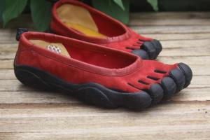 Time-Limited Blood Spitting Price Genuine FiveFingers Genuine Leather Mens and Womens Climbing Shoes Stylish Five-Finger Running Shoes Split Toe Sneakers