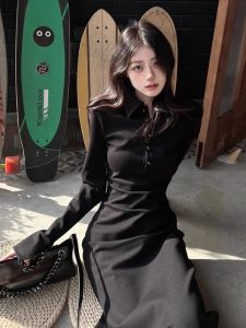 ชุดเดรสยาวทรงเอเข้ารูปแขนกระดิ่งคอโปโลสีดำสำหรับผู้หญิง ฤดูใบไม้ผลิและฤดูใบไม้ร่วง 2025 ชุดใหม่สไตล์ฝรั่งเศส Herbe