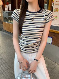 เสื้อยืดคอกลมแขนสั้นลายทางสไตล์อเมริกัน สไตล์สตรีท ทรงเข้ารูป เสื้อผ้าทำงานฤดูร้อนสำหรับผู้หญิง ทรงเข้ารูป ทรงเข้ารูป