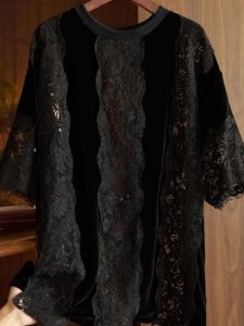 เสื้อเชิ้ตผู้หญิงแขนยาวลายลูกไม้สีดำสไตล์ใหม่ฤดูร้อน 2025 เสื้อเชิ้ตผู้หญิงสไตล์ย้อนยุคแบบใหม่ ทรงหลวม สวมใส่สบาย