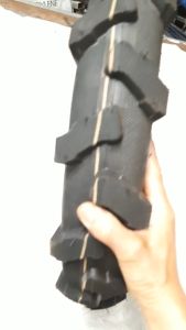 Vỏlốp gai 400-12hàng đẹp 10prtải trọng 500kg