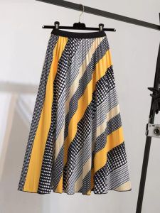 High Waisted Elastic Waist Printed Skirt: A Versatile Choice