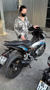 Thanh ty chống lực nén giúp nâng cửa tủ bếp nhẹ nhàng