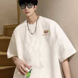 เสื้อยืดแขนสั้นผ้าฝ้ายแท้หลวมพอดีสําหรับผู้ชายลําลองคอกลมพิมพ์ลายการออกแบบวัฒนธรรมจีนแรงบันดาลใจฤดูร้อนสวมใส่