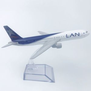 Models Plane Toys Model 16cm B777 Chile LAN Airways Metal Replica 1:400 Scale 777 Aircraft Aviation Souvenir Plane Toy With Base